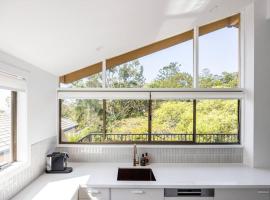 Otto Descola - Views, walk to Hastings St & beach, hotel in Noosa Heads