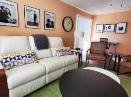 Solar Half-Plex with Chic Style in Country Glen