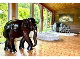 Lodge of Africa - einzigartige Themenzimmer, eingez&auml;unten Garten, Sauna, Whirlpool & Kamin, Hunde willkommen, Gasgrill, voll ausgestattete K&uuml;che, gro&szlig;er Essbereich, Hamburg & Stade in der N&auml;he, chalet de monta&ntilde;a en Hollernstra&szlig;e