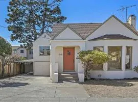Cozy 5-Bedroom House, Perfect for Family and Work Groups