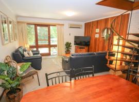 Cedar Holiday Units - Apartment 3, Hotel in Bright