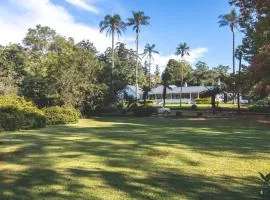 The Knoll Historic Guest Farm