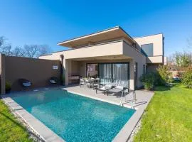 Quercus Village Apartments with private pool