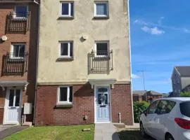 Driftmark Beachfront location Aberavon Beach Sea Views Large Driveway parking private site fibre optic wi fi