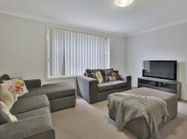 Cozy Dubbo retreat - close to the zoo, Hotel in Anafi