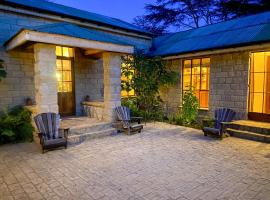 Yellow House 3-bedroom Villa In Wildlife, hotel in Naivasha