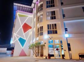 后丽安心亲子时尚旅宿，位于后里的带热水浴缸的酒店