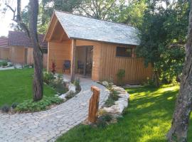 Feriengarten mit Schlafh&auml;usern，Burgsalach的豪華露營地點