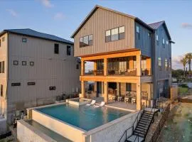 New Lake Retreat Sleep 17 Poolspagameroomview