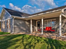 Best kitchen in Texoma! New! Playroom!, hotel i Mead