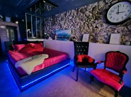 Sweet Loft Grenoble-Love Room avec jacuzzi & sauna, hotel di Grenoble