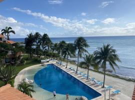 4BR Beach Front Chac-Hal-Al, hotelli kohteessa Puerto Aventuras