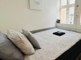 Cosy bedroom by the city centre, ξενοδοχείο στο Μπέργκεν