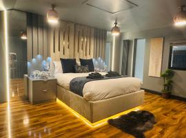 Two Bedroom Apartment, hotel in Slough