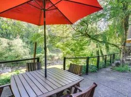 Riverfront Sandy Retreat, Fish and Kayak On-Site