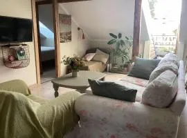 Hygge Home with terrace - Cottage-Style apartment with free parking Friday 7 pm - Monday 8 am