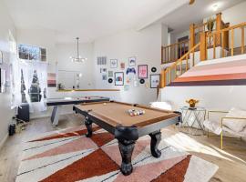 FunStation 2800sqft Reno Getaway for All Ages, hotel v destinaci Sparks