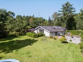 Beautiful Home In Hadsund With Wifi