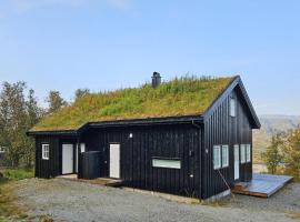 5 Bedroom Nice Home In Edland, hotel de 4 estrellas en Vågsli