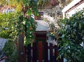 Quarto com banho privado e lavanderia