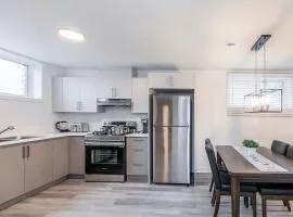 Lovely Cozy Getaway with Free Parking Included