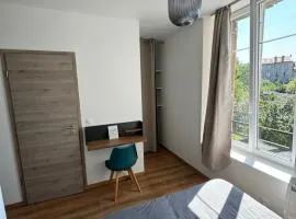 Studio avec WC et SDB privés dans Grande maison à côté du campus Artem - Thermal et Parc des Expos
