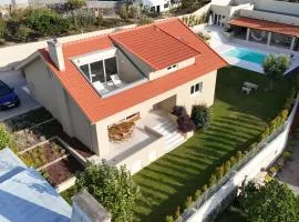 3 Olives House - by 3 Marias Residence