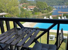 Gerês Pichoses Camping - Quartos, готель у місті Жереш