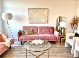 Luxury 3BR home with free parking, full kitchen in Stouffville Markham, Hotel in Stouffville