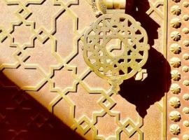 Evasion authentique, Riad familial avec terrasse, villa em Fez