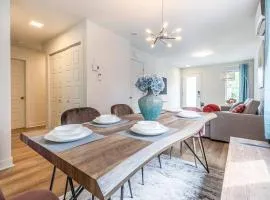 10-Min La Ronde Ride! Cozy 3-BR Apt with Free Parking