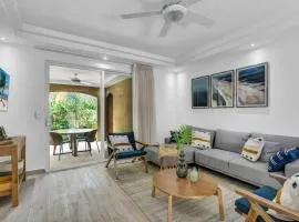 Gav4 New Condo in Location Walkable to Beach