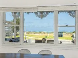 Docs Cottage - Ocean Views