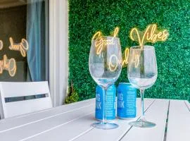 Direct Ocean ViewBeachfront Condo Pool & Balcony