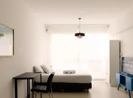 Amplio monoambiente con piscina