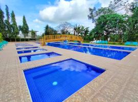 Whitewoods Convention and Leisure Hotel by SMS Hospitality, hotel in Silang