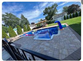 Home away from home, hotel v destinaci West Babylon