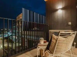 Bright & Airy on Tuam - 2Bedroom Apartment