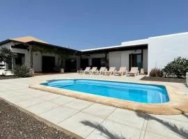 Villa spacieuse et lumineuse avec piscine Chauffée