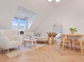 Charming design old town apartment, hotel en Staré Mesto