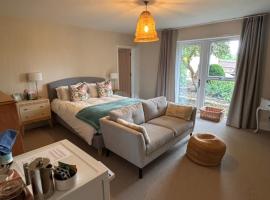 Brand New Self contained garden guest suite, hotel v destinaci Corsley