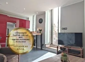 Le Bouda avec un balcon vue sur la République
