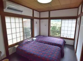 コテージ鹿留スマプロハウス ペットと泊まれる一棟貸し 富士急まで20分 2階建て3LDK最大8名 Wi-Fi完備