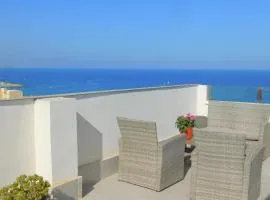 3Bed Penthouse Apt with Private Terrace & Balcony