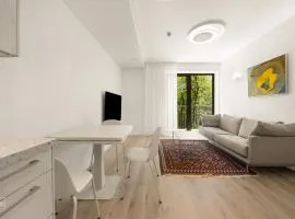 Bright 2BR with Private EV Parking, workspace, AC