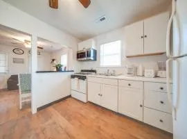 Charming Cottage with Yard Less Than 1 Mi to Lake Erie!
