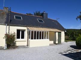 Keriven Cottage, дом у озера в аренду в городе Keriven