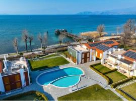 GardalandLuxuryApartment Pool & Free Parking, hotel v destinaci Ronchi