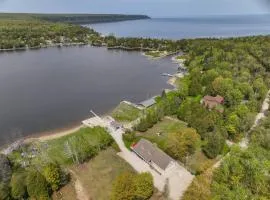 Lakeside Retreat With Hot Tub & Dock