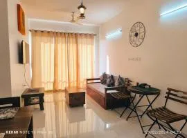 Good Stay 2 BHK With Pool View Apartment 6km from Airport, -805
